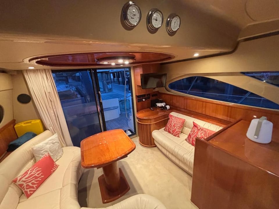 Unique stay aboard a boat Docked boat in Porto-Vecchio