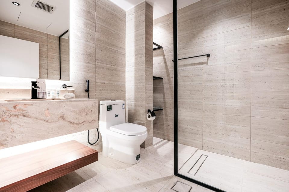 Shower, Toilet, Bathroom, towels