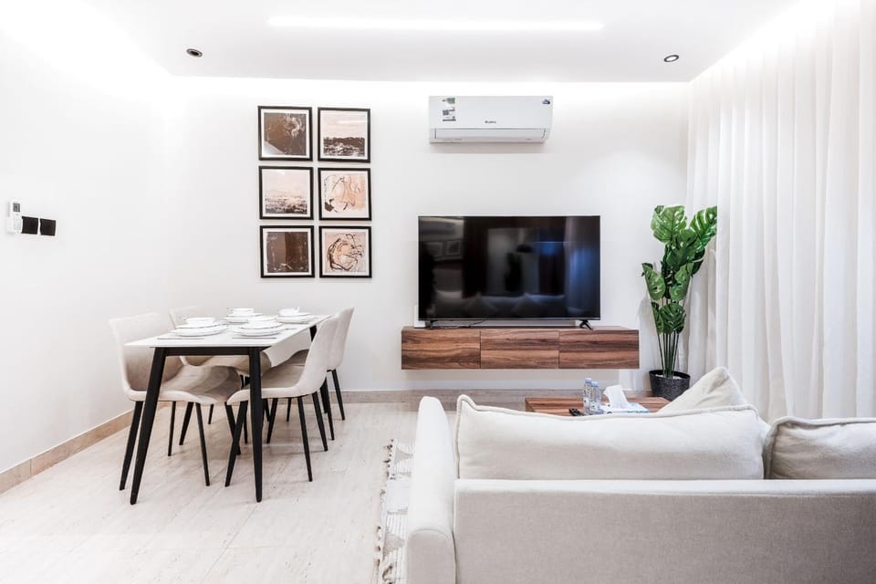 TV and multimedia, Living room, Dining area, air conditioner