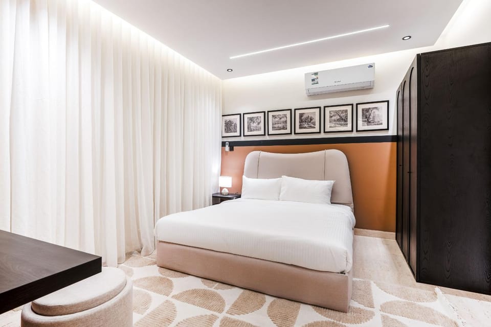 Bed, Photo of the whole room, Bedroom, wardrobe, air conditioner