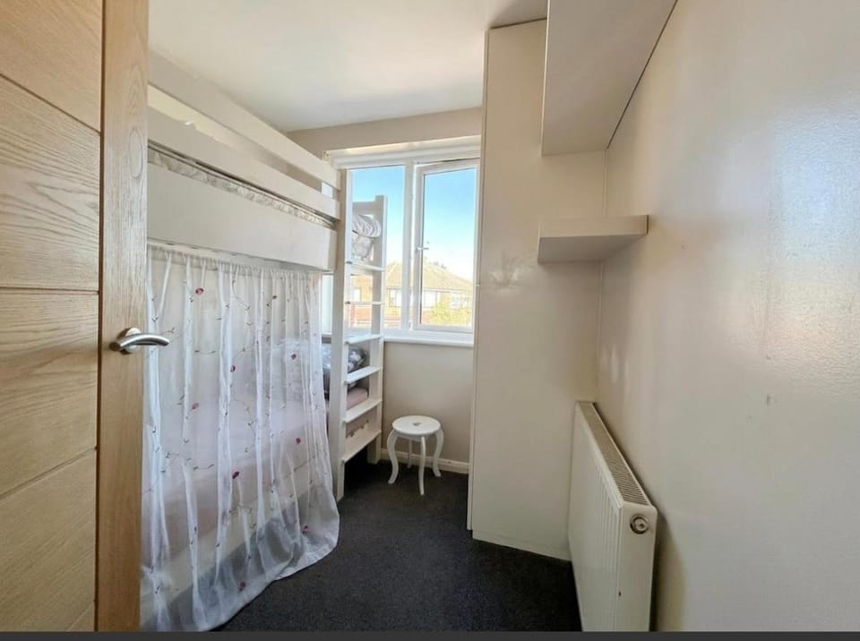 Stay, Sip & Smile, Your Happy Escape House in Sidcup