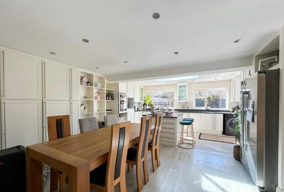 Stay, Sip & Smile, Your Happy Escape House in Sidcup