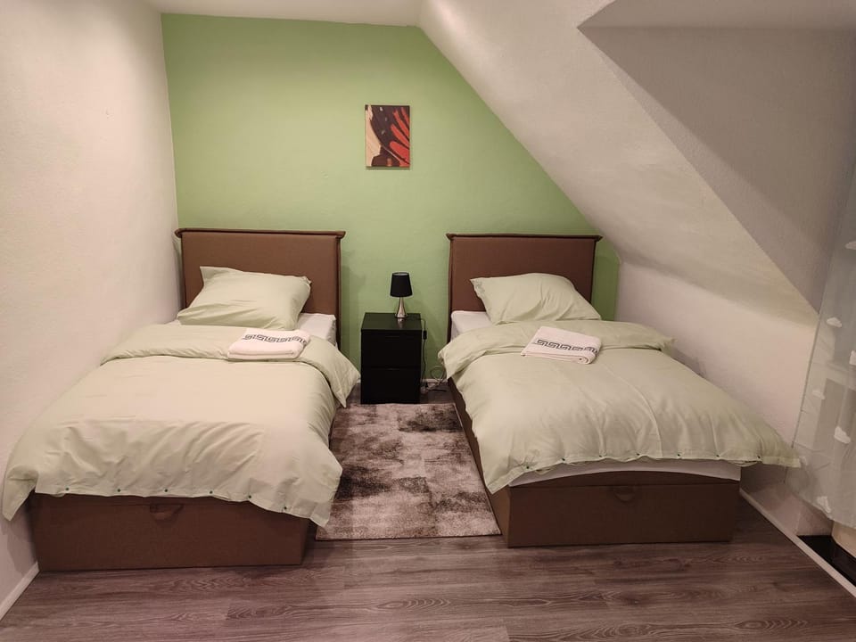 Komfortables 3 - Privatzimmer mit Gemeinschaftsbad & Küche Vacation rental in Oberhausen