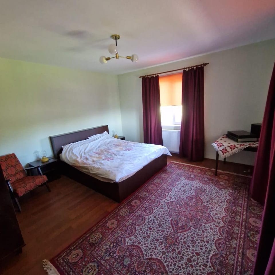 Casa de pe deal Bed and Breakfast in Romania