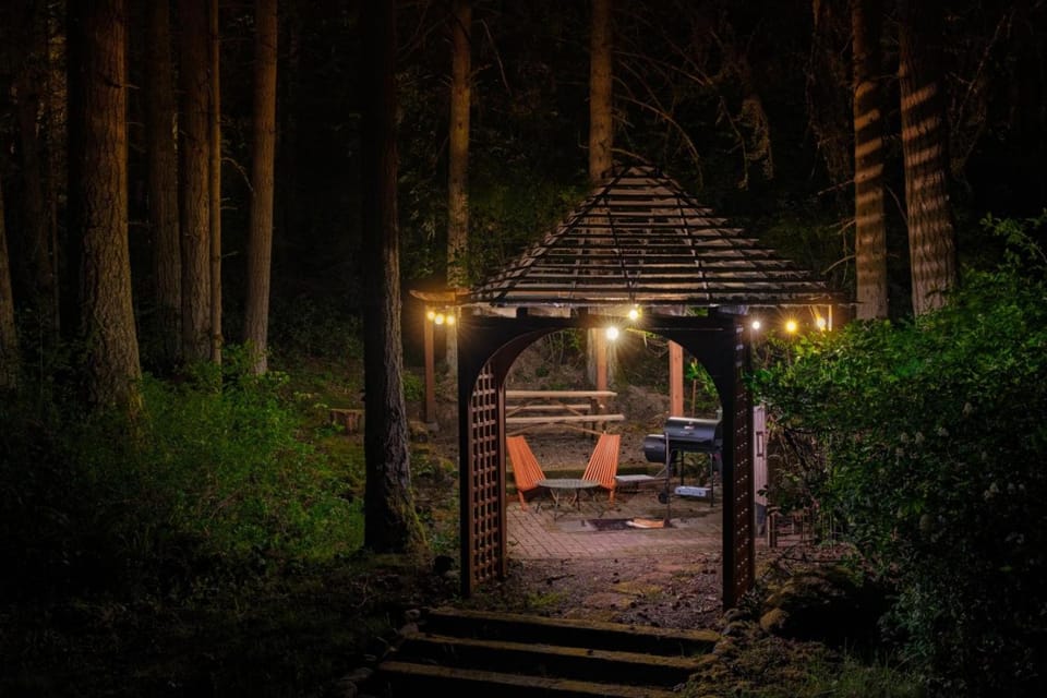Hurricane Hideaway - Glass-Roof Hot Tub - Sleeps 16 House in Washington