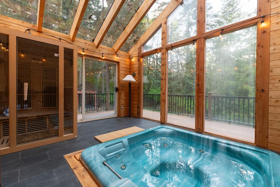 Hot Tub, Sauna