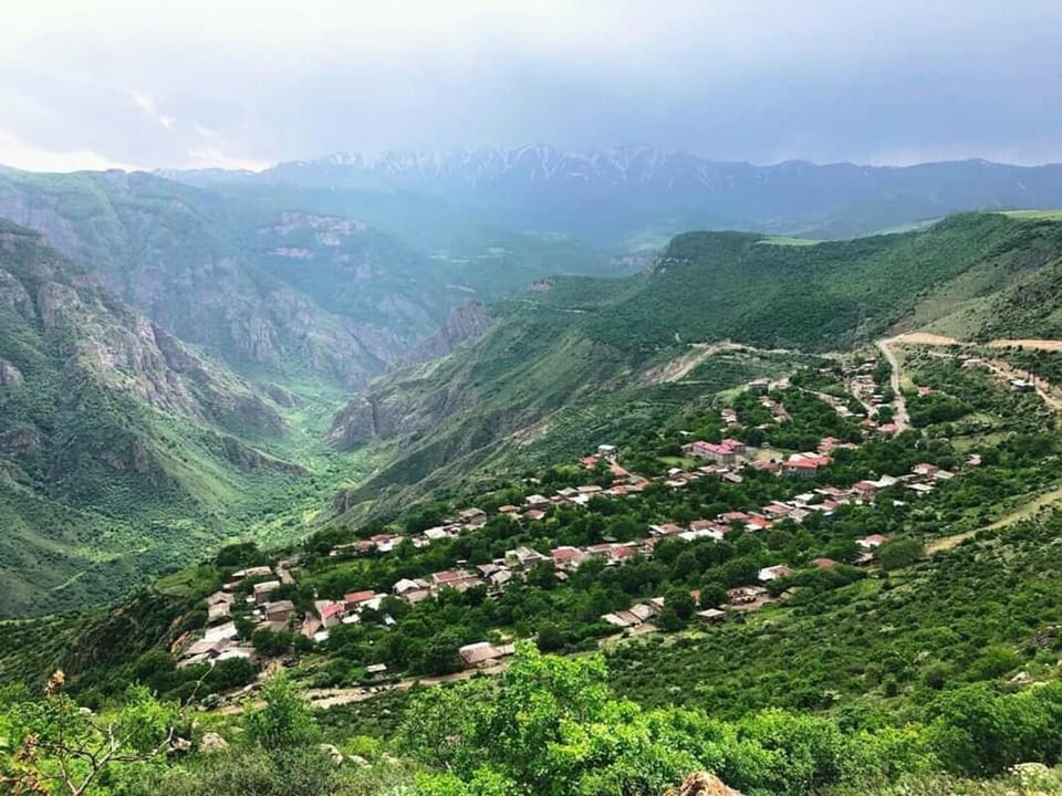 Nearby landmark, Day, Neighbourhood, Natural landscape, Bird's eye view, Mountain view