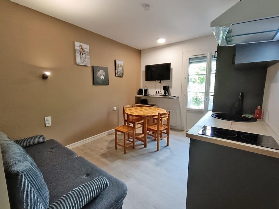 TV and multimedia, Kitchen or kitchenette, Living room, Dining area