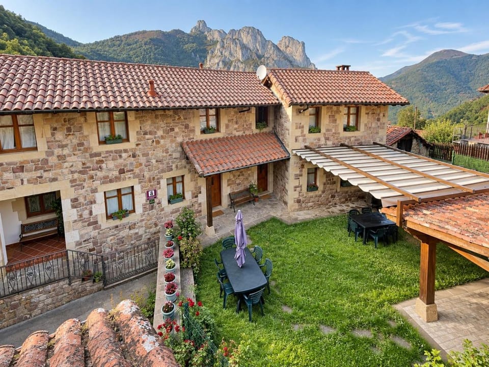 Property building, Patio, Natural landscape, Garden, Garden view, Mountain view