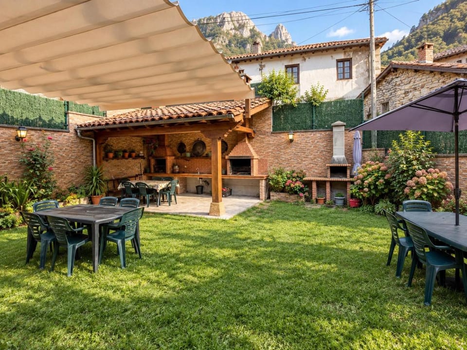 Property building, Patio, Natural landscape, Garden, Garden view, Mountain view