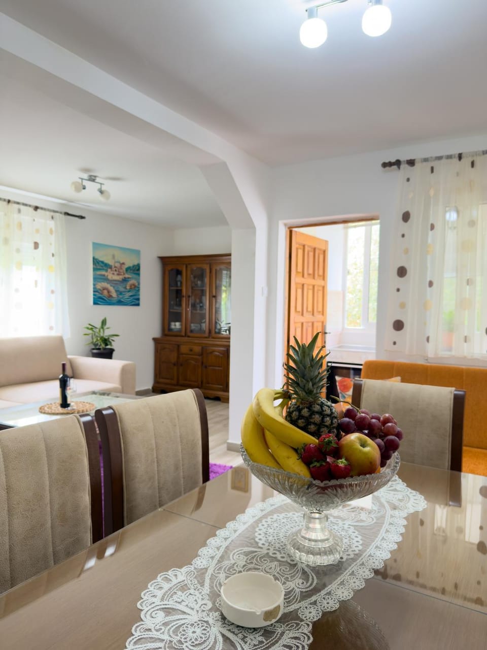 Living room, Seating area, Dining area