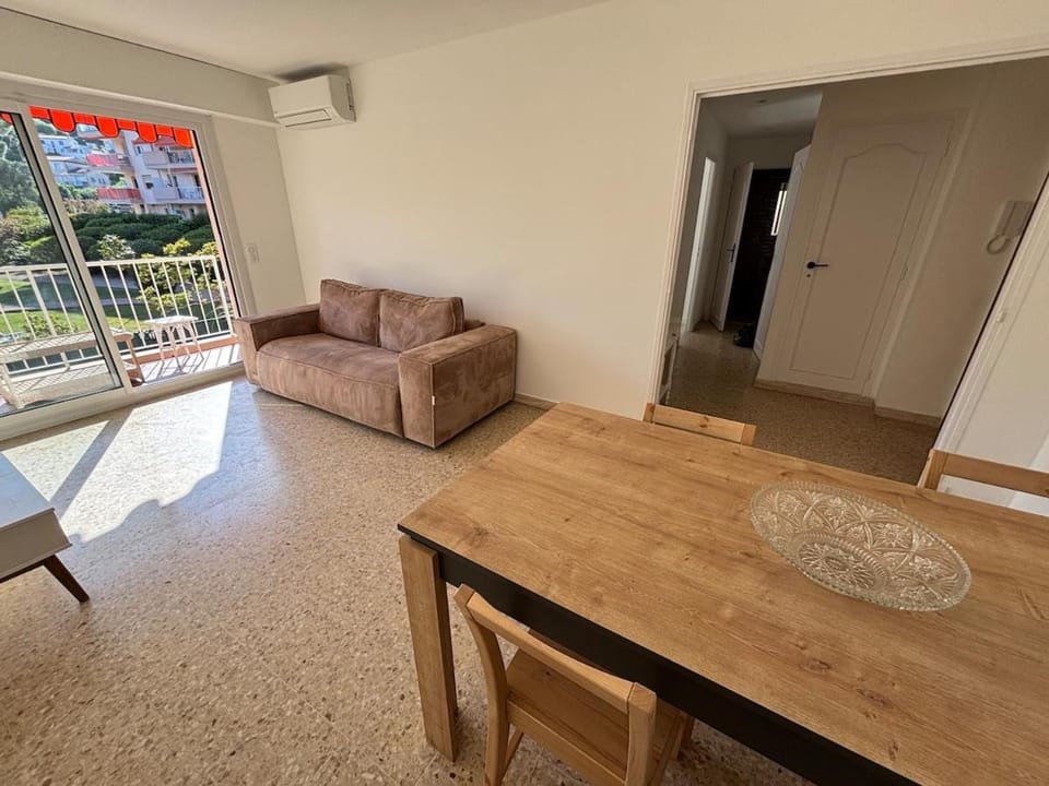 Apartment with a terrace Apartment in Mandelieu-La Napoule