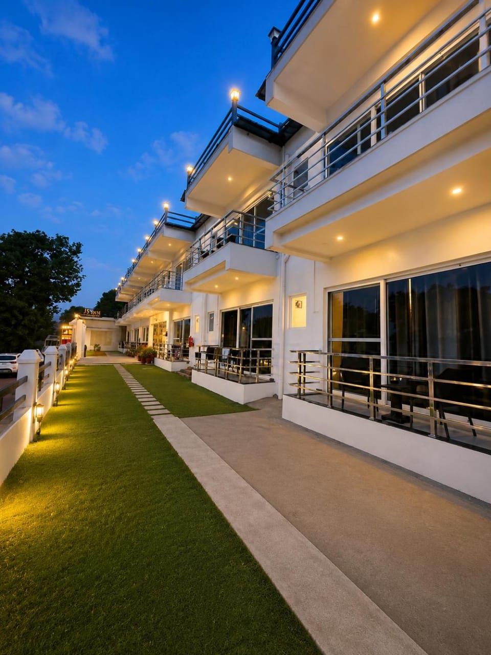 Stay With Mountain View Mussoorie Hotel in Uttarakhand