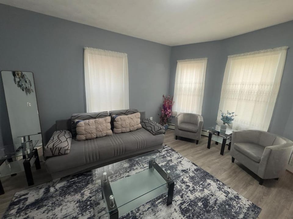 Beautiful apartment walking distance to stadium! Apartment in Rhode Island