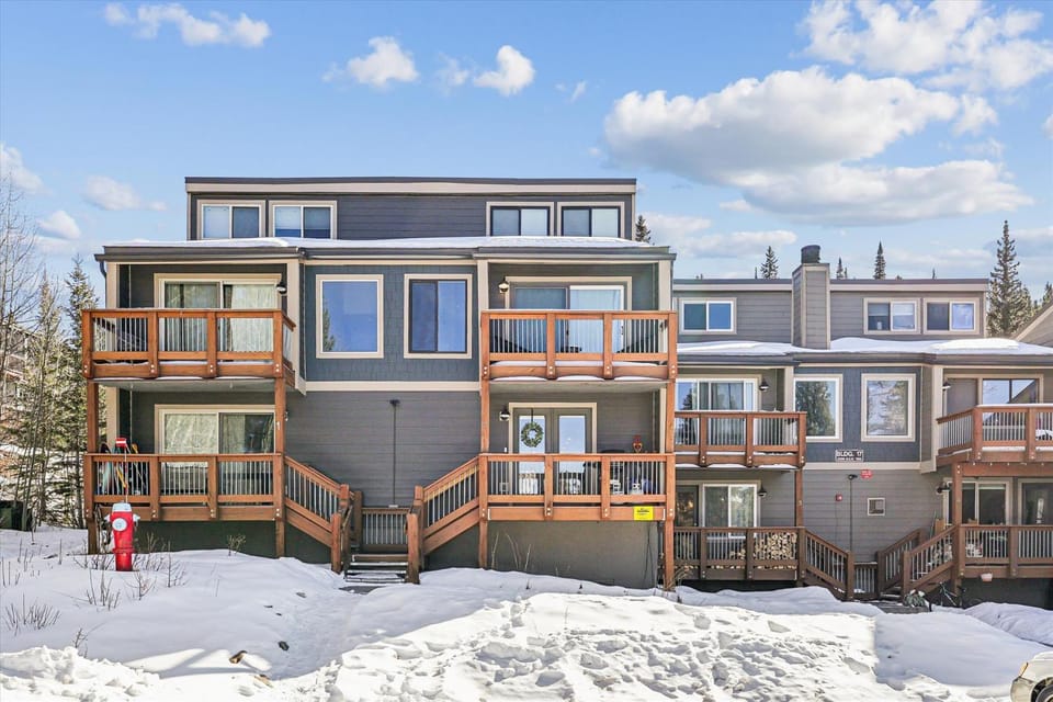 Experience breathtaking mountain views at Tenmile Viewhouse House in Breckenridge