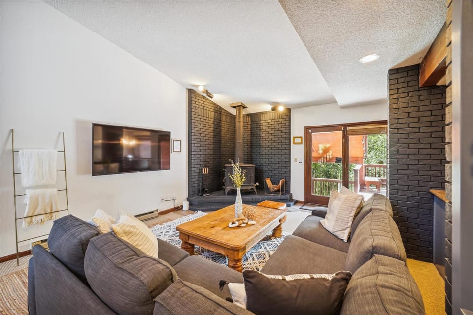 Experience Twins Getaway at Meadow Creek with pool table and hot tub House in Frisco