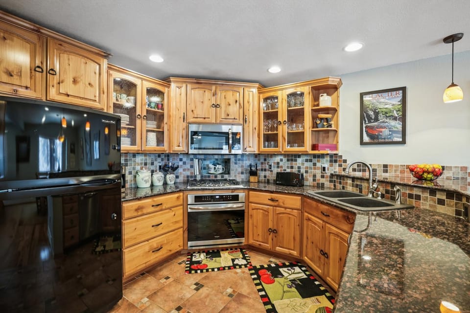 Experience The Royal Escape with stunning mountain views and private hot tub House in Frisco