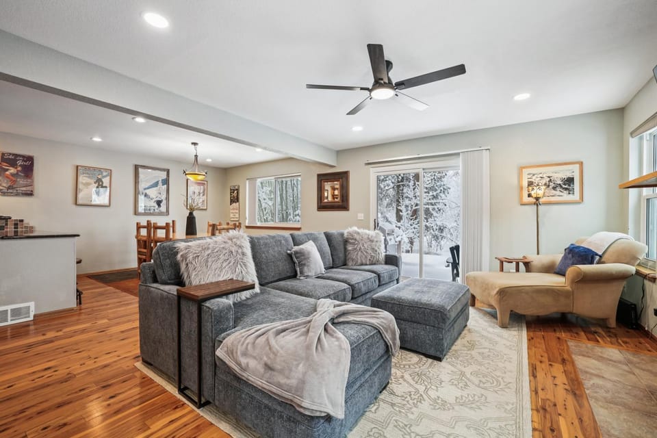 Experience The Royal Escape with stunning mountain views and private hot tub House in Frisco