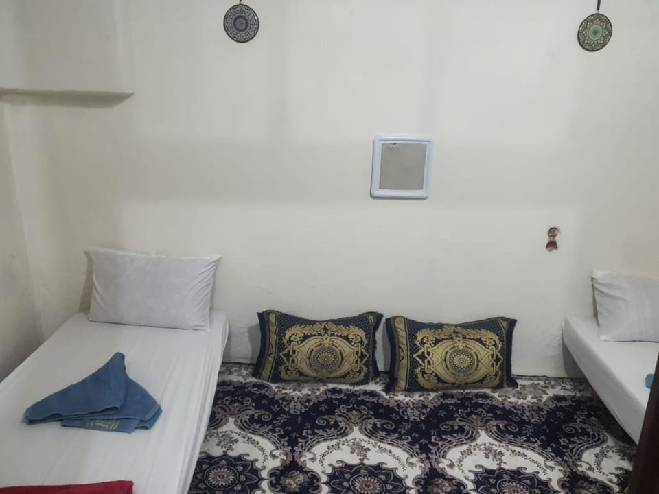 MAISON AVEC 2 APPARTEMENTs A COTE DE PLACE LAHDEM Apartment in Meknes