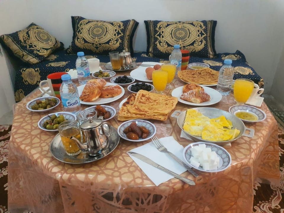 MAISON AVEC 2 APPARTEMENTs A COTE DE PLACE LAHDEM Apartment in Meknes