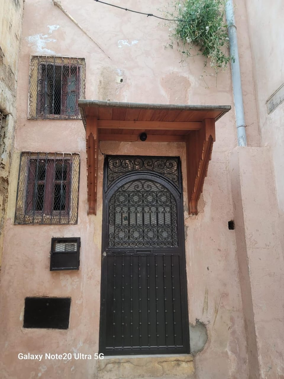 MAISON AVEC 2 APPARTEMENTs A COTE DE PLACE LAHDEM Apartment in Meknes