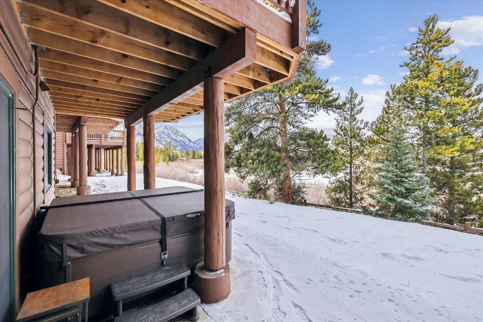 Experience the stunning mountain views at Water Dance Retreat, dog friendly House in Frisco