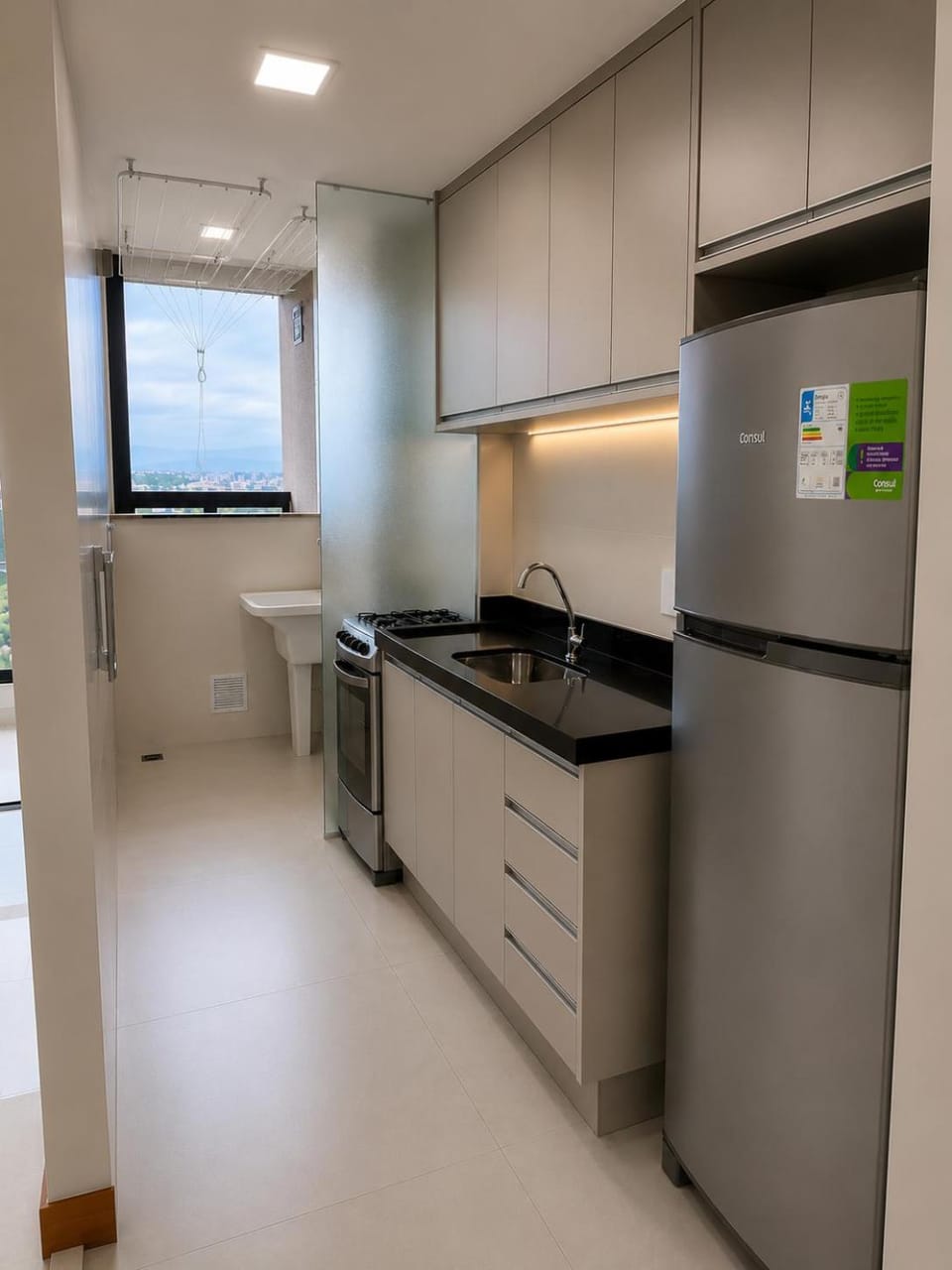 Kitchen or kitchenette, minibar, stove