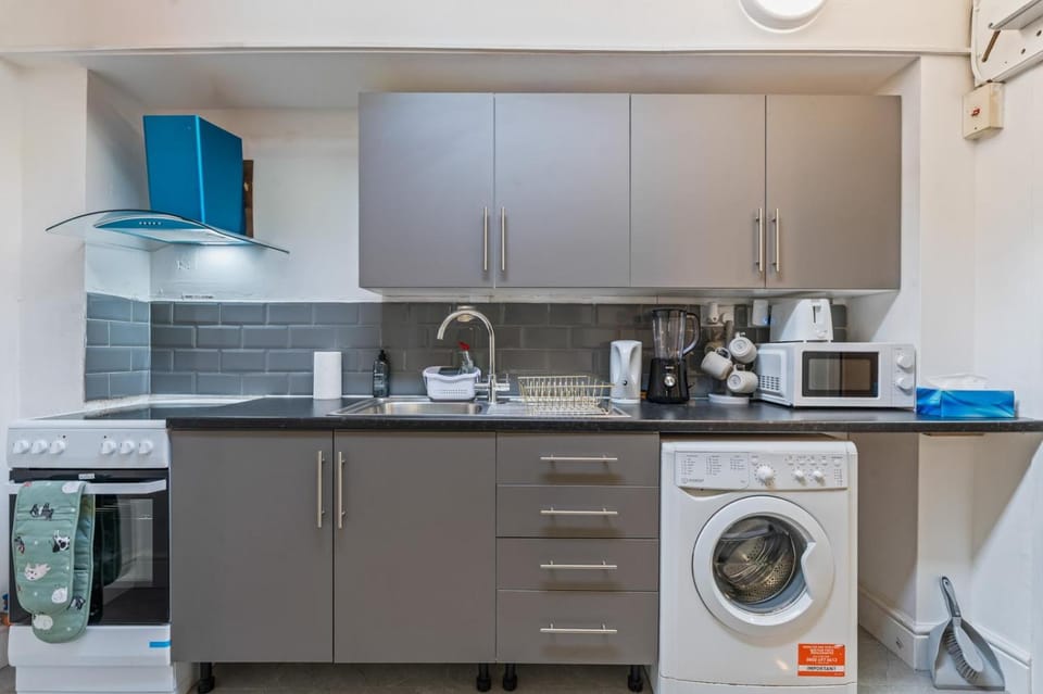 Kitchen or kitchenette, kitchen