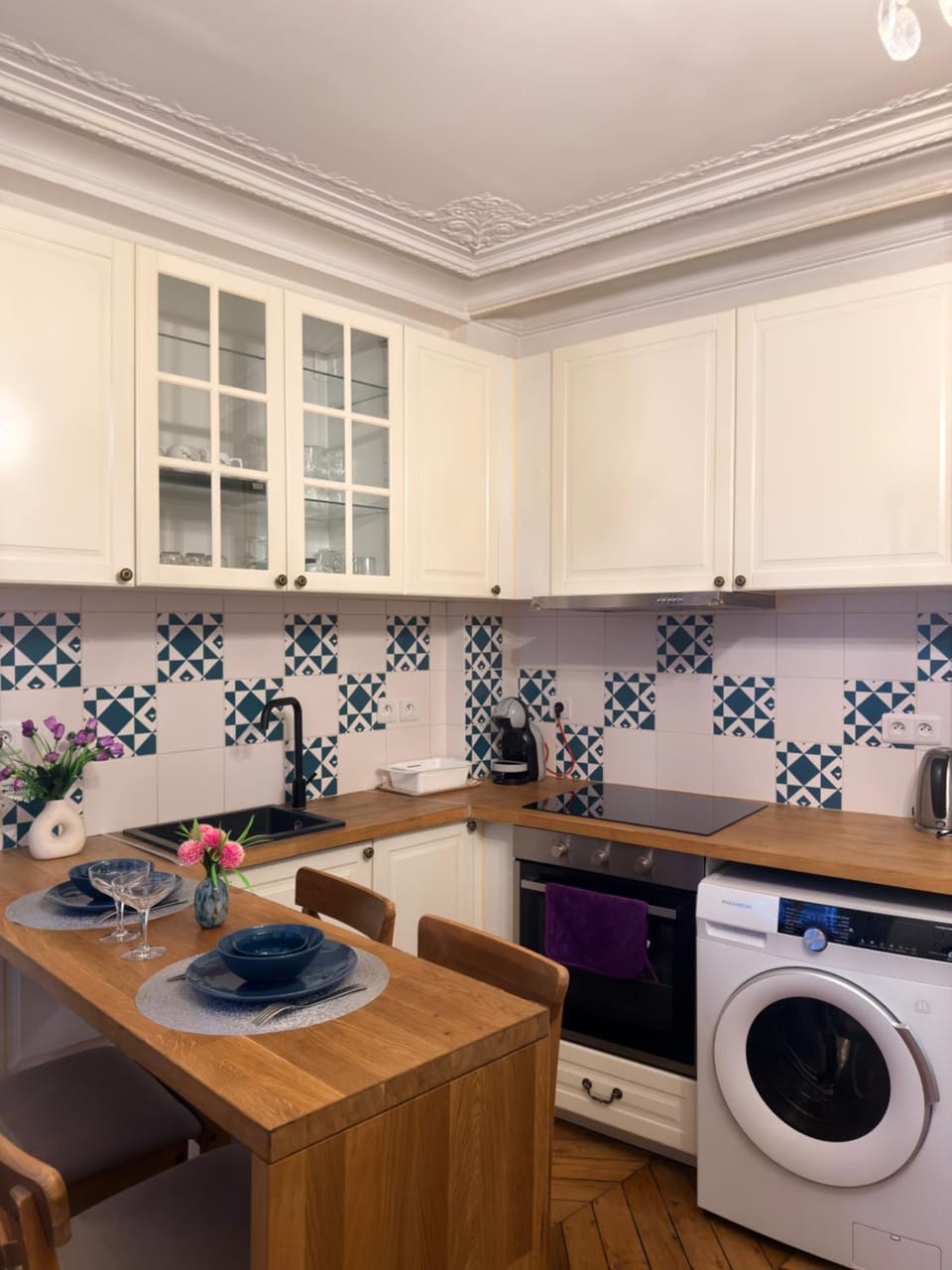 Restaurant/places to eat, Kitchen or kitchenette