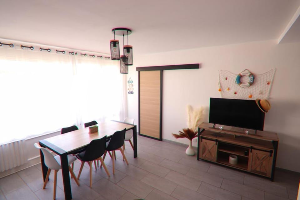 T4 Pro et Famille - Plage - Base Nature - Tout à pied - Parking - Commerces Apartment in Fréjus