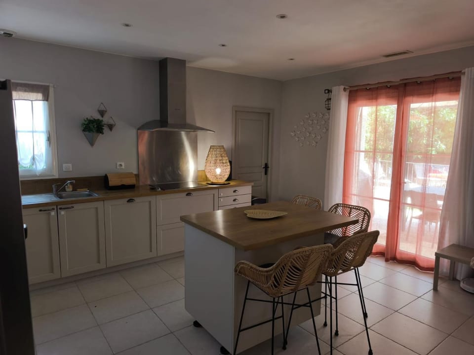 Maison familiale pour 4 personnes avec piscine privée Villa in Pernes-les-Fontaines