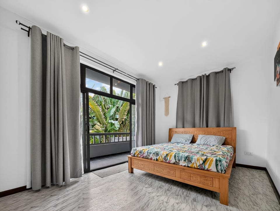 Bed, View (from property/room), Balcony/Terrace, Bedroom, Garden view