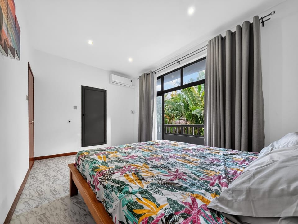 Bed, View (from property/room), Balcony/Terrace, Bedroom, air conditioner