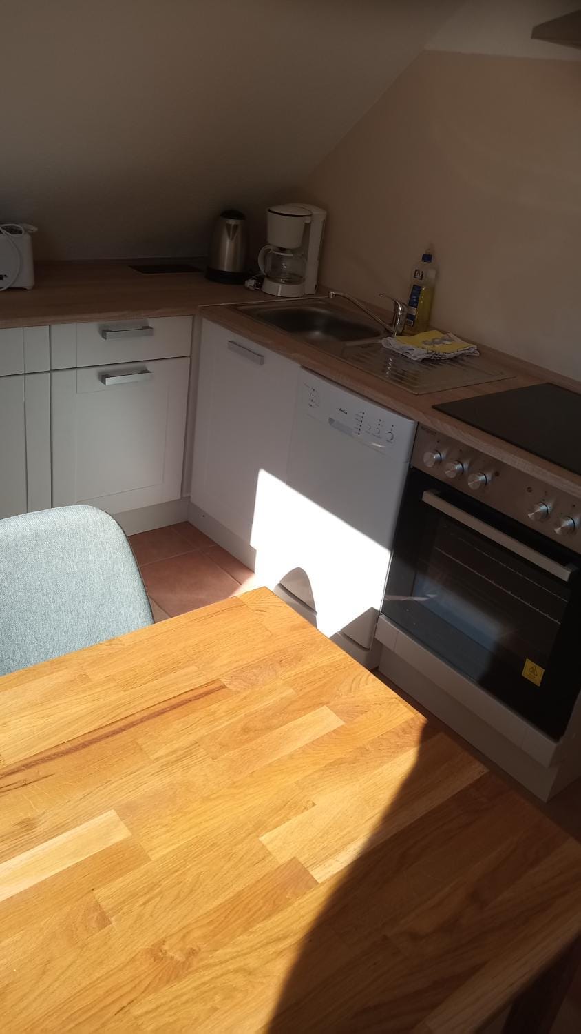 Kitchen or kitchenette, Dining area, stove