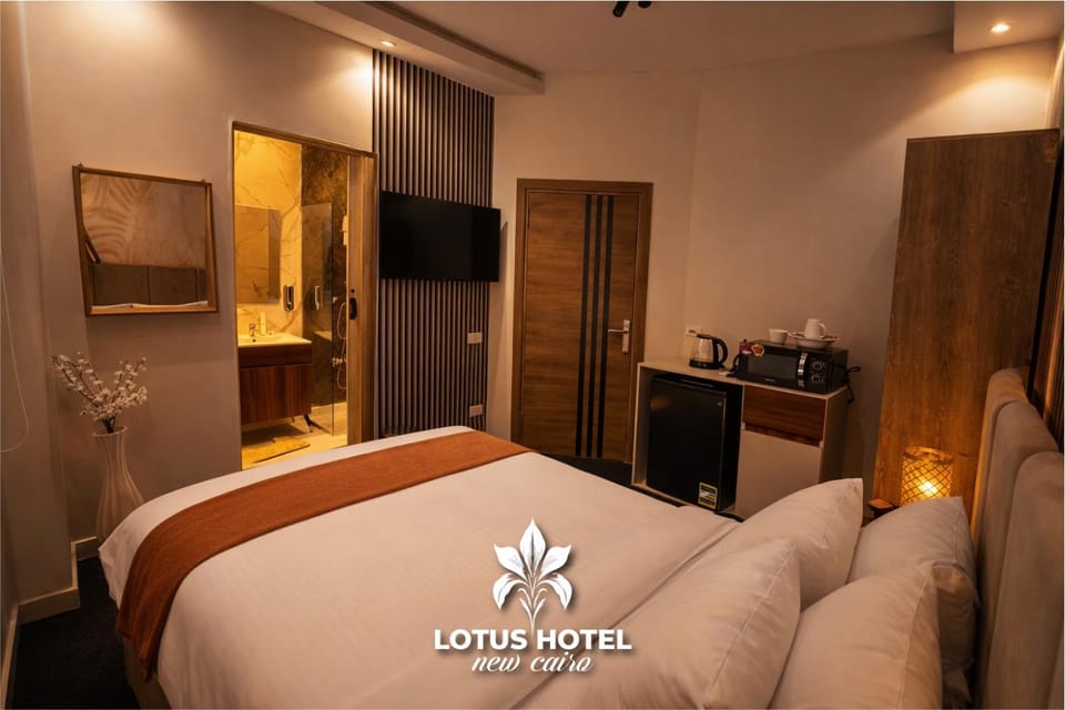 Bed, TV and multimedia, Kitchen or kitchenette, Photo of the whole room, Bedroom