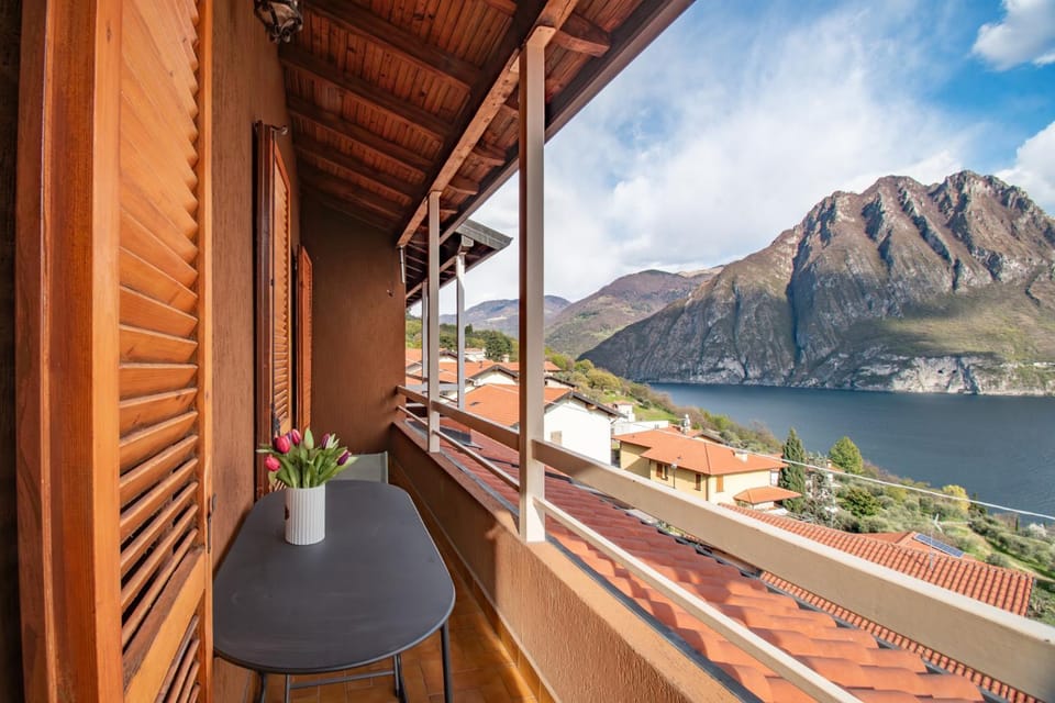 Natural landscape, Balcony/Terrace, Lake view, Mountain view