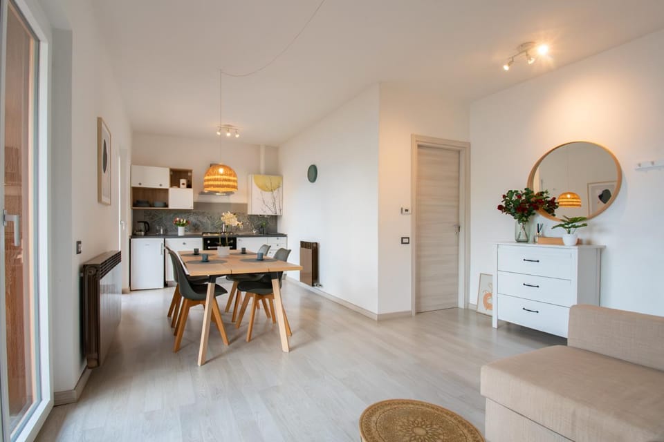 Kitchen or kitchenette, Living room, Seating area, Dining area