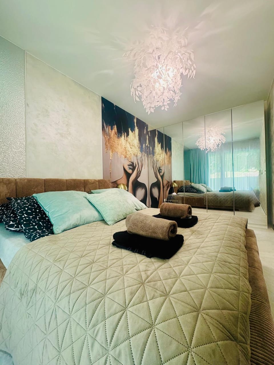 Bed, Photo of the whole room, Bedroom