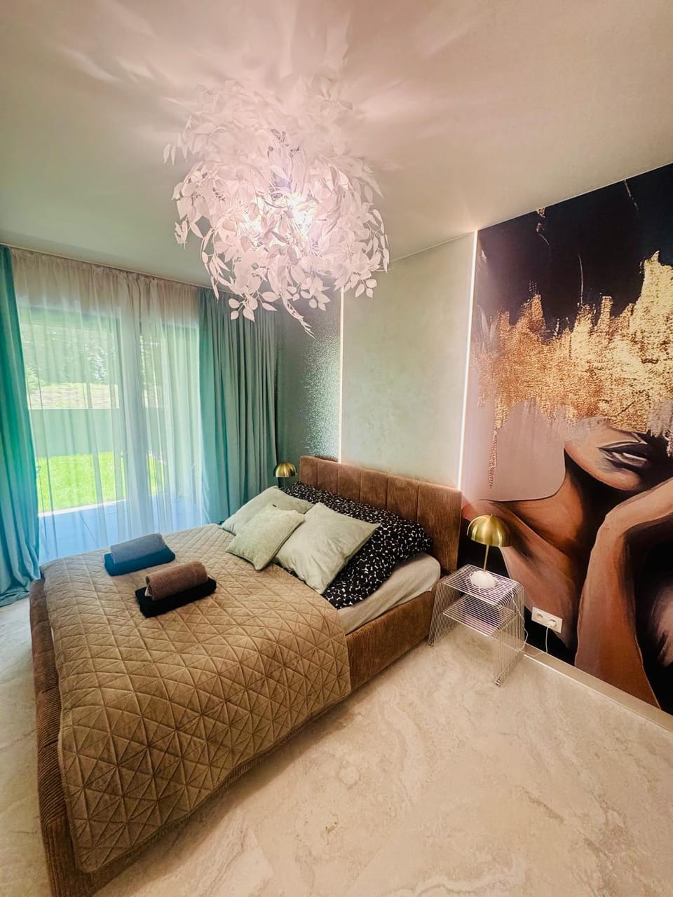 Bed, Photo of the whole room, Bedroom