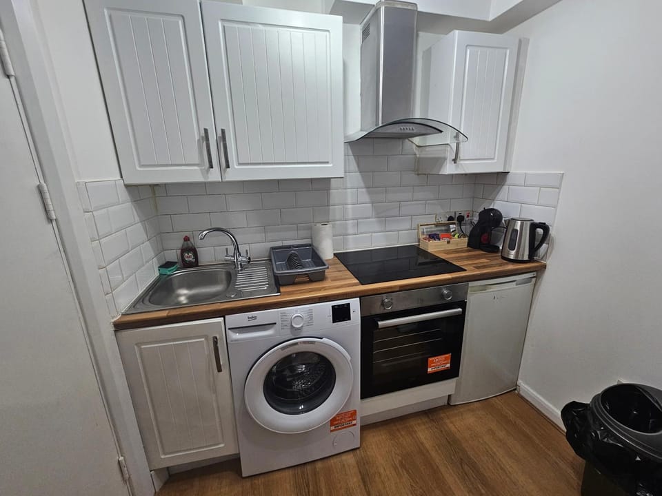 Coffee/tea facilities, Kitchen or kitchenette, oven, washing machine