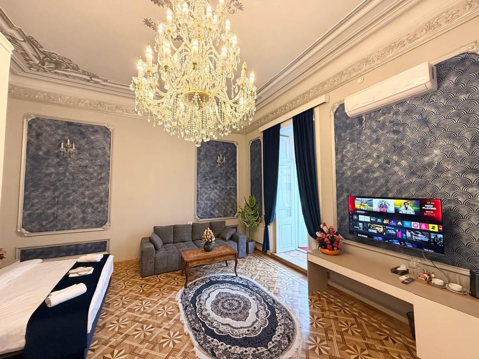 Communal lounge/ TV room