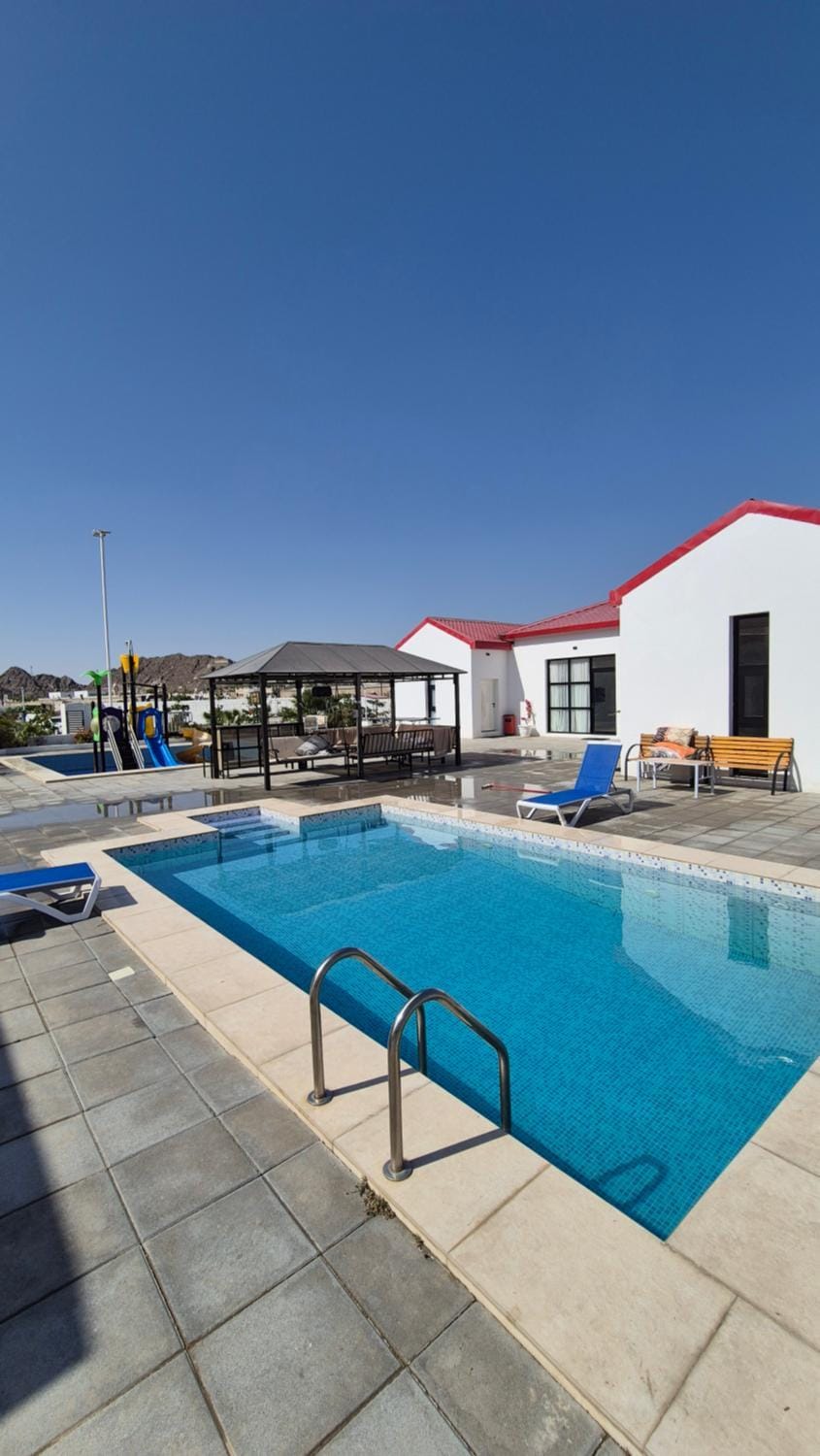 Day, Pool view, Swimming pool, sunbed
