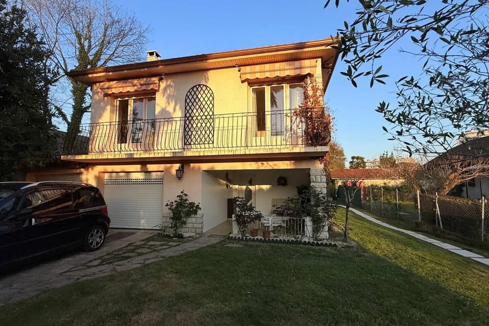Paisible cocon famille, jardin et parking privé House in Pau