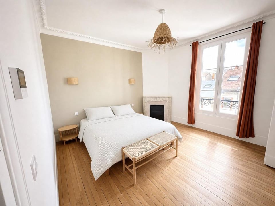 Bed, Photo of the whole room, Bedroom