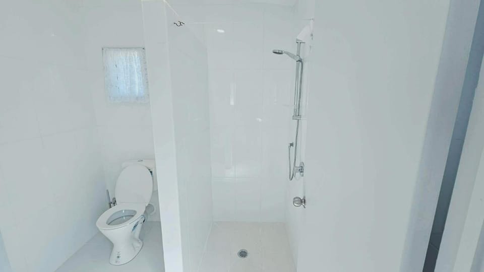 Shower, Toilet