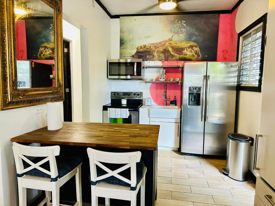 Kitchen or kitchenette, Photo of the whole room, Dining area, internet, microwave