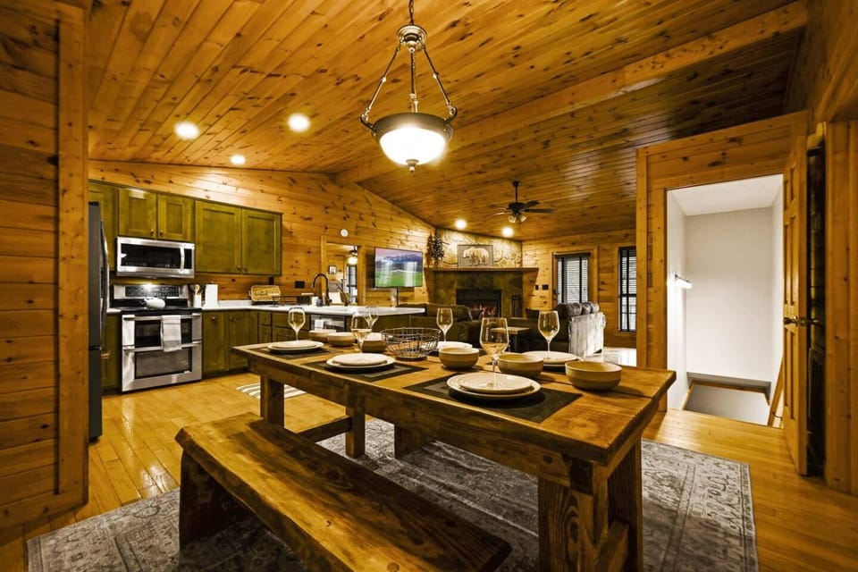 Kitchen or kitchenette, Dining area, dishwasher, oven, stove, toaster