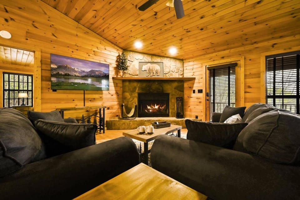 TV and multimedia, Living room, Seating area, fireplace