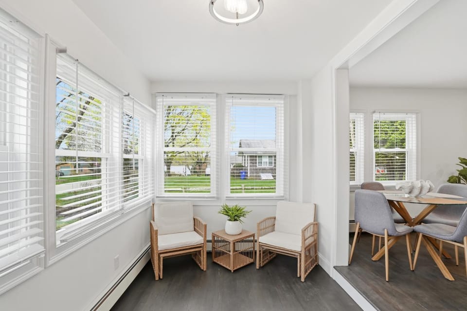 View (from property/room), Seating area, Dining area