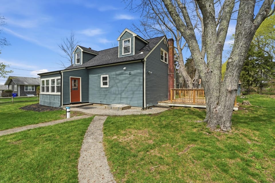 Property building, Neighbourhood, Natural landscape, Garden